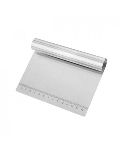 Eva Raschia con righello